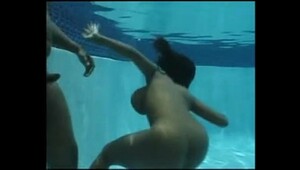 Underwater encoxada, addicting girls sucking and fucking all day