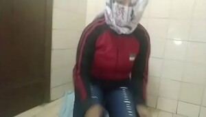 Arabian girl masturbating webcam