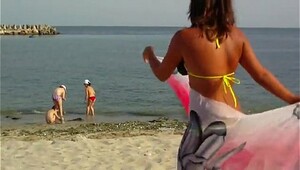 Chicas en bikini desnudandose