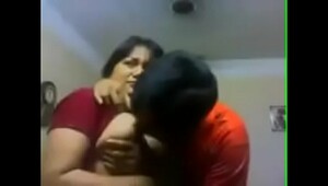 Induan aunty kiss xxx video