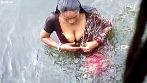 Kerala aunty open bathing in pond5