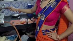 Indian bhabhi stripped saree nude in kitchen