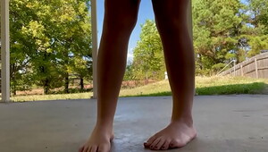 Littleyoung feet and toes