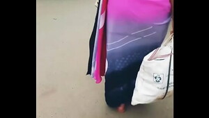 Hot desi aunty backless saree exposed