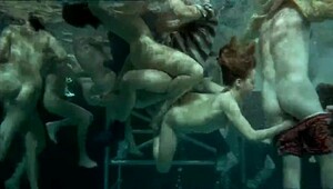 Sexe underwater, horny chicks in amazing porno