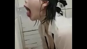 Young asian woman deepthroats stripper