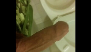 Guy with thick dick cums on himself