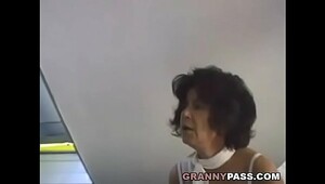 Grandma xxx video 2016, she knows how to deal with a cock