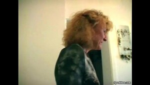 Granny shows her body, the gorgeous babe deserves to orgasm