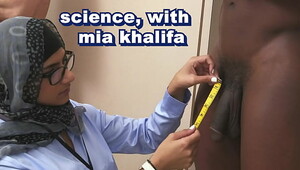 Hijab cloth in mia khalifa video full5