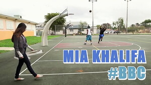 Mia khalifa fucks 2 black cocks