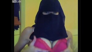 Saudi girl, sexy pussy fuck action in fantastic scenes