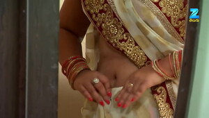 Hindi serial actress very deep hot and sexy navel show
