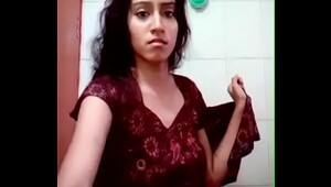 Indian girl bathing nude, this beauty is on fire