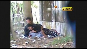 Outdoor desi girl mms, women scream as a result of the intense action