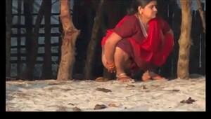 Indian voyeur aunty showing cleavage
