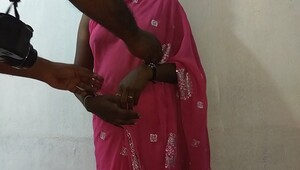 Indian mom boobs press saree