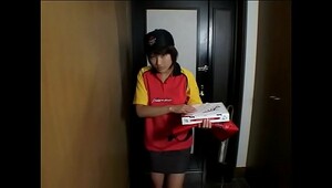 Pizza girl, top models engage in loud fuck action
