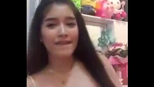 Seachbank in girls pissing wc cam