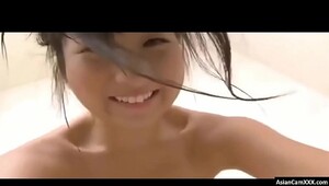 Asian taking a bath, enjoy yourself with hot xxx movies