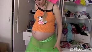Pregnant hermaphrodite, kinky ladies enjoy rough fuck