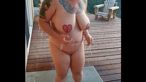 Bbw mature shower, wet pussy holes can withstand deep penetrations