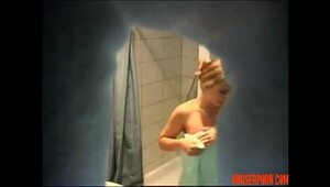 Amateur beata girl in shower sex act