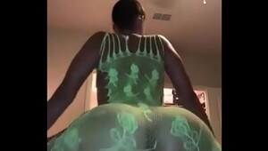 Booty bounce ass clap