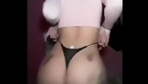 Super curvy round ass twerking 2016