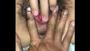 Guy cleans wife pussyfull off cum